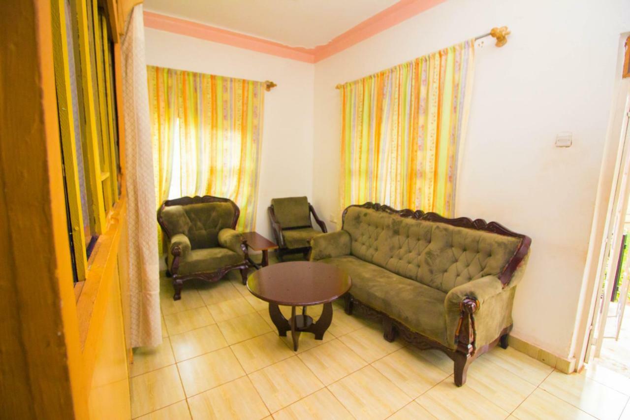 Nice Guest House Джинджа Экстерьер фото