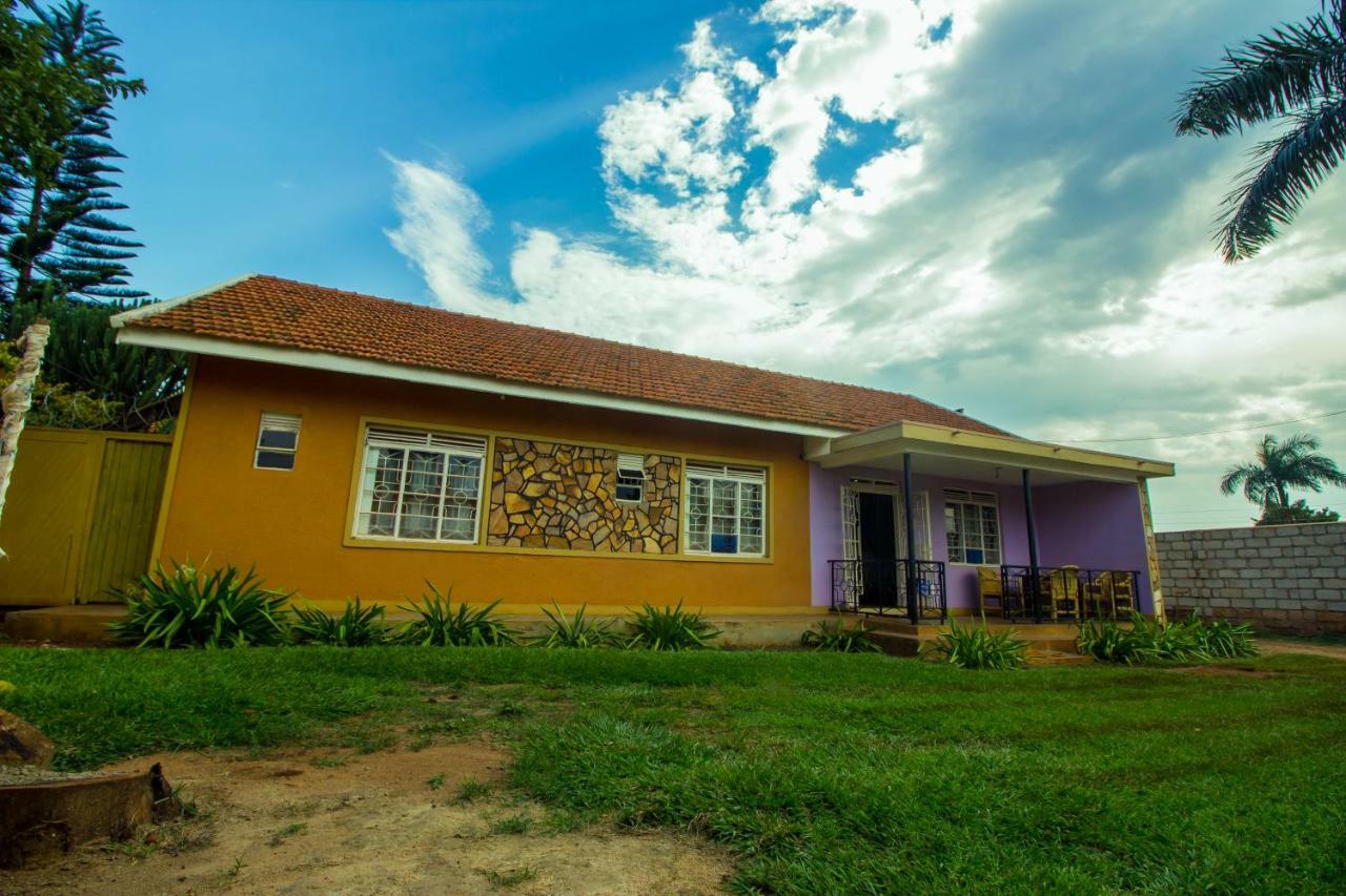 Nice Guest House Джинджа Экстерьер фото